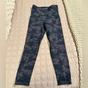 Spanx Camo Booty Boost leggings - NEW- small